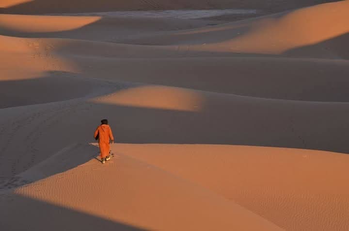 Fire sparks imitate desert stars